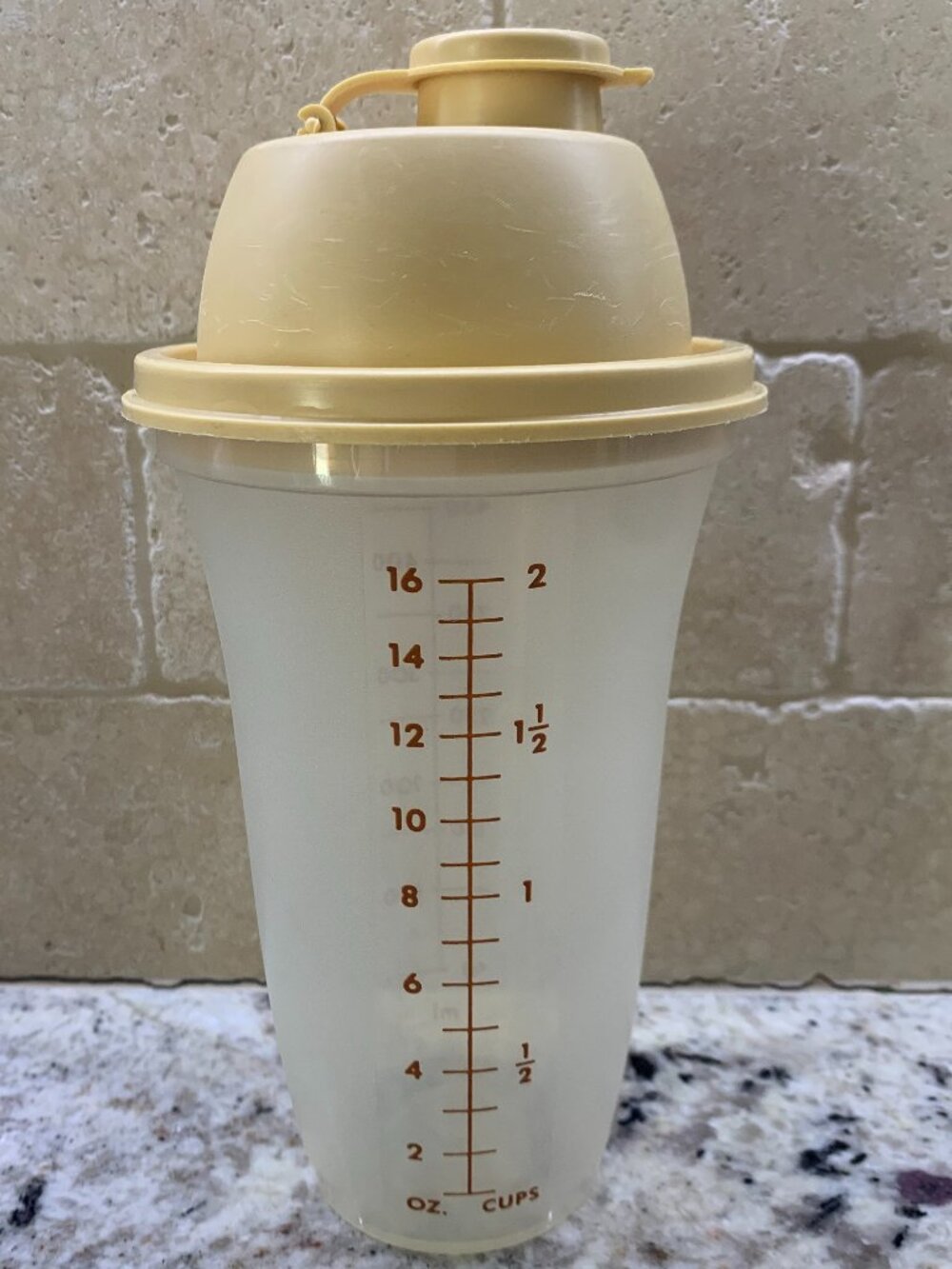Tupperware Quick Shake Shaker Container 16oz. Blender Mixer Pour 3pc. 844-28